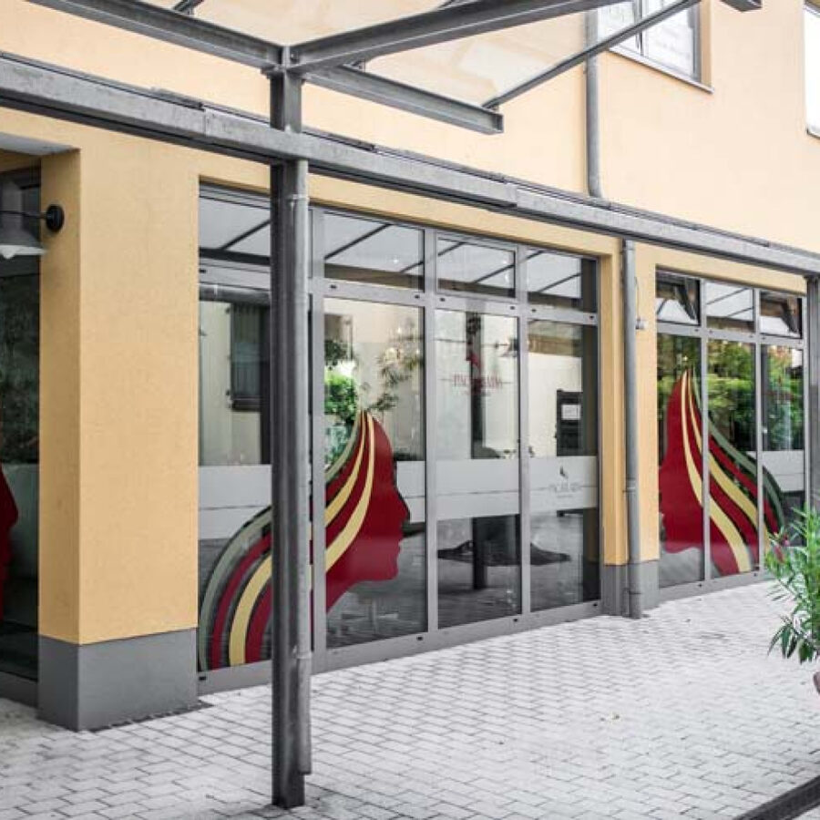 Exterior of the salon on Clausstraße